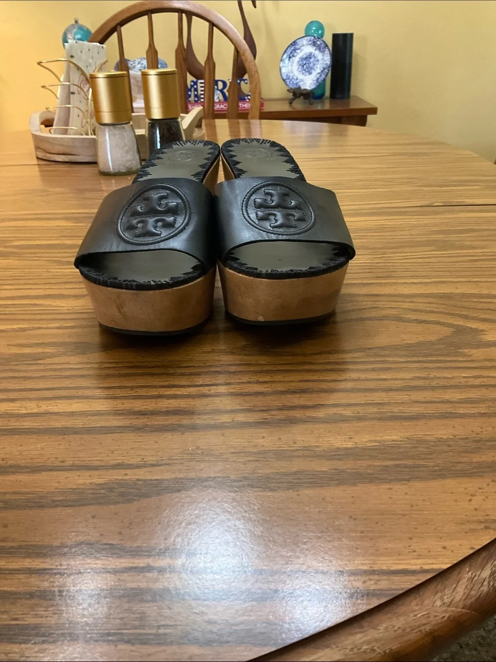 Tory Burch Women’s Size 8.5 Leather Slip on Platforms, Excellent Condition!